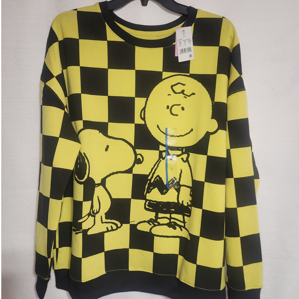 Snoopy and Charlie brown sweatshirt large men black and yellow